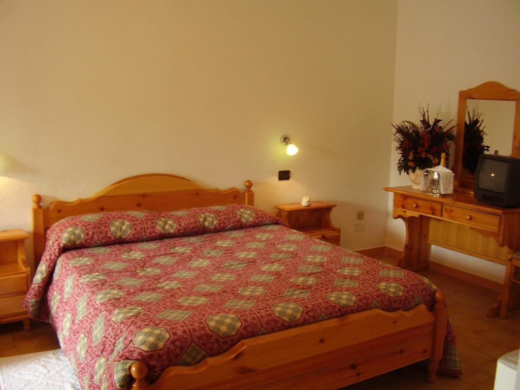 Hotel La Fattoria Camigliatello Silano Camera foto